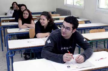 Αλυσιδωτή άνοδος βάσεων λόγω μείωσης των εισακτέων στις περιζήτητες σχολές