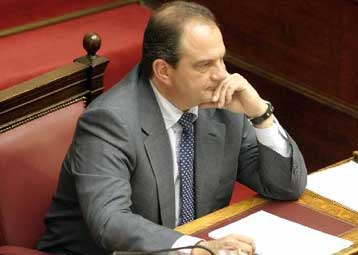 Στα χέρια του πρωθυπουργού το νομοθετικό πλαίσιο για ευέλικτο κυβερνητικό σχήμα