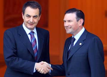 Για το κυβερνητικό σχήμα της Χώρας των Βάσκων συζήτησαν Θαπατέρο – Ιμπαρέτσε