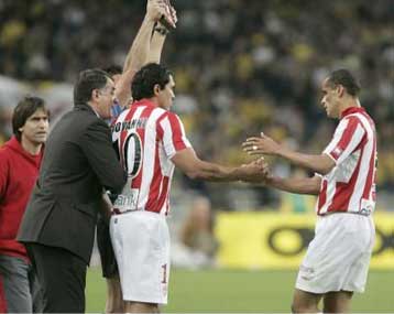 Χωρίς Ριβάλντο ο Ολυμπιακός στην Κέρκυρα, ενοχλημένος ο Ζιοβάνι μετά την προπόνηση