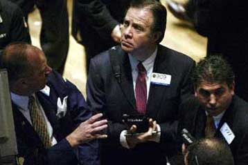 Αρνητικό πρόσημο στη Γουόλ Στριτ, θετικό στα ευρωπαϊκά χρηματιστήρια την Πέμπτη