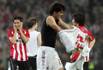 Διαφορετικά θα αντιμετωπίσει η Μίλαν την Λίβερπουλ από ότι την PSV, λέει ο Αντσελότι