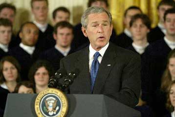 Στη Λετονία ο Μπους με νέα υπενθύμιση της σοβιετικής «κατοχής» της Βαλτικής