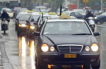 Χάος στους δρόμους της Θεσσαλονίκης λόγω κινητοποιήσεων των ιδιοκτητών ταξί