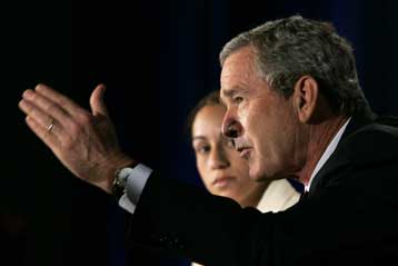 Παράταση των οικονομικών κυρώσεων κατά της Συρίας αποφάσισε ο Μπους