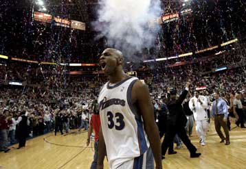 Ιστορική νίκη και εισιτήριο για τα πλέι οφ του ΝΒΑ για τους Ουίζαρντς