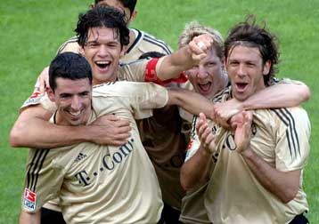 Σάλκε και Στουτγκάρδη συνεχίζουν την «μάχη» για το Champions League-Νέο σόου Μακάι