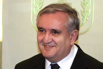 Σε επιτυχή επέμβαση στη χοληδόχο κύστη υποβλήθηκε ο Γάλλος πρωθυπουργός