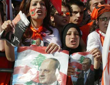 Ο Μπους ζητά από τη Βηρυτό ελεύθερες εκλογές – Επέστρεψε ηγέτης της αντιπολίτευσης