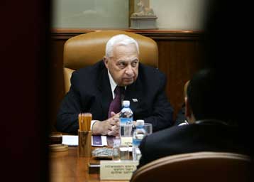 Ο Σαρόν σκληραίνει τη στάση του στο θέμα της απελευθέρωσης Παλαιστίνιων κρατουμένων