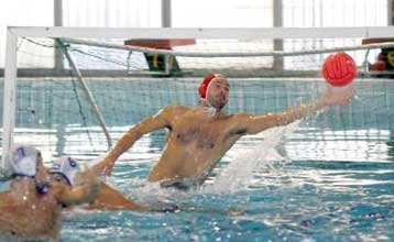 Ένα βήμα από την κατάκτηση της Α1 πόλο ο Ολυμπιακός, 8-7 τον Εθνικό