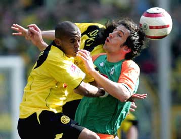 Στον… χορό του UEFA μπήκε η Ντόρτμουντ-«Σώθηκε» η Γκλάντμπαχ, 0-0 με το Αμβούργο