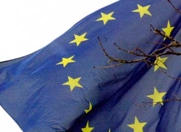 Προκλήσεις και κεκτημένα στα μηνύματα Καραμανλή-Παπανδρέου για την Ημέρα της Ευρώπης