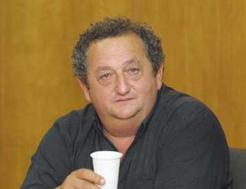 Απέλαση, η απάντηση του δημάρχου Τιρνάβου στο αίτημα αλλοδαπών εργατών για αύξηση