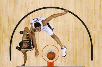 Προβάδισμα λόγω… έδρας για Χιτ και Σπερς