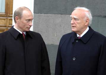 Για την αντιστασιακή του δράση τιμήθηκε στη Μόσχα ο Κάρολος Παπούλιας