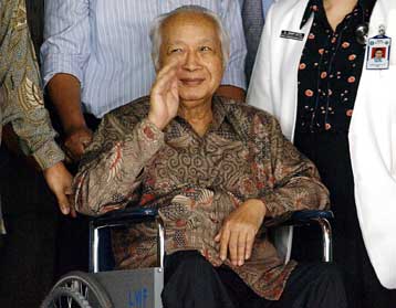 Σε κρίσιμη κατάσταση νοσηλεύεται ο πρώην ισχυρός άνδρας της Ινδονησίας Σουχάρτο