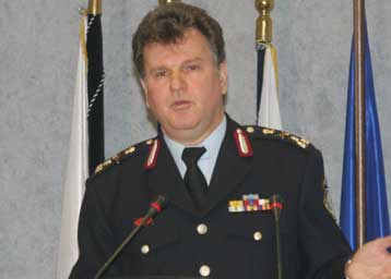 Σημείωμα διάψευσης από τον Βαβύλη για τη σχέση του με τον αρχηγό της ΕΛ.ΑΣ.