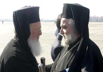 «Με ποιο δικαίωμα με αποκηρύσσετε;» ρωτά τον Οικουμενικό Πατριάρχη ο Ειρηναίος