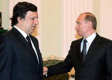 «Νέο, υψηλότερο επίπεδο» σχέσεων επιδιώκεται στη σύνοδο ΕΕ-Ρωσίας την Τρίτη