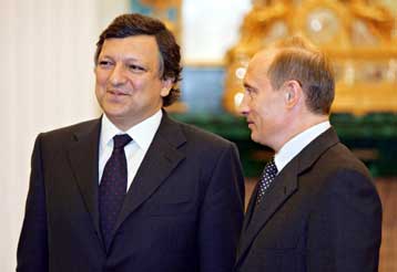 Σημαντικές συμφωνίες σε οικονομικό και πολιτικό επίπεδο υπέγραψαν ΕΕ-Ρωσία