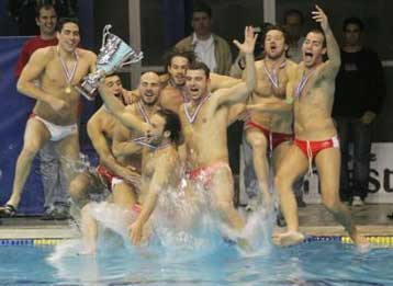 Για έβδομη συνεχή χρονιά ο Ολυμπιακός πρωταθλητής στην Α1 πόλο, 11-6 τον Εθνικό