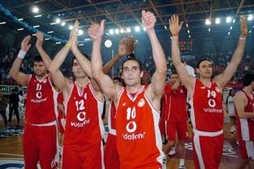 Ο Ολυμπιακός νίκησε στην Πάτρα και θα παίξει στα πλέι-οφ με τον Παναθηναϊκό