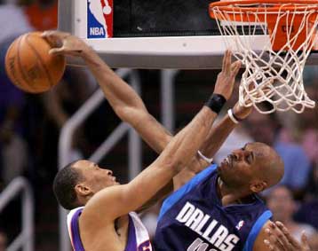 Ισοφάρισε το Ντάλας σε 1-1 νίκες τους Σανς και η Ιντάνα το Ντιτρόιτ