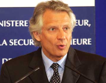 Αυστηρότερη νομοθεσία για την αντιμετώπιση της λαθρομετανάστευσης προωθεί η Γαλλία