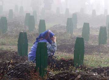 Δικαστήριο της Χάγης εξετάζει το ρόλο του ολλανδικού στρατού στη σφαγή της Σρμπρένιτσα