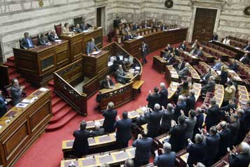 Αναστολή της απόφασης για το επίδομα σε πρώην βουλευτές