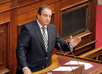 Κόντρες για τα εθνικά θέματα μεταξύ κυβέρνησης και αντιπολίτευσης στη Βουλή