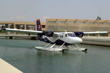 Προσγείωση με υδροπλάνο την Παρασκευή στην πλαζ Λαμπερού της λίμνης Πλαστήρα