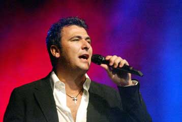 Εξετάσεις για να διαπιστωθεί αν ο Αντώνης Ρέμος είναι ικανός για στράτευση