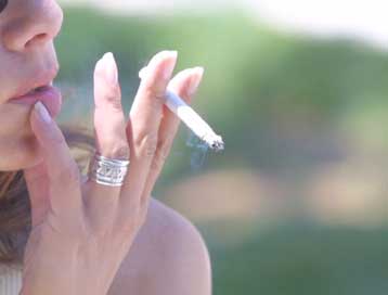 Γιατί συνεχίζουν να πωλούνται ορισμένες μάρκες τσιγάρων με 1 ευρώ