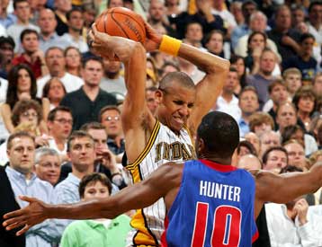 Προβάδισμα στα πλέι οφ του ΝΒΑ για Ιντιάνα Πέισερς και Φοίνιξ Σανς