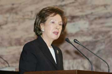 Δυσαρέσκεια στο Μαξίμου από τις δηλώσεις Μπενάκη κατά Στεφανόπουλου