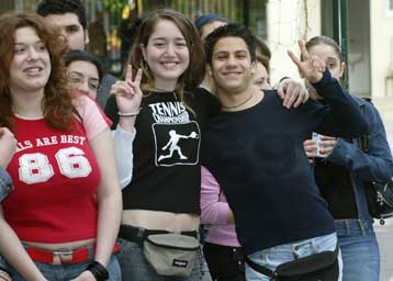 Στο ρυθμό των πανελληνίων εξετάσεων μπαίνουν χιλιάδες μαθητές