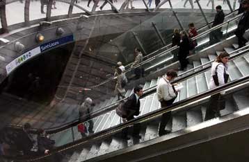 Μαζική κινητοποίηση στη Γαλλία κόντρα στην κατάργηση καθιερωμένης αργίας