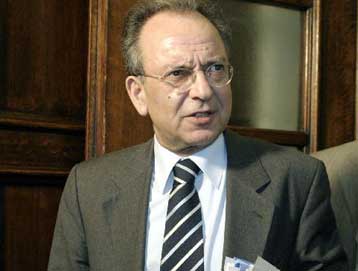 Πάγωμα μισθών, «ευέλικτο» ωράριο και μαζικές ιδιωτικοποιήσεις προτείνει το ΚΕΠΕ