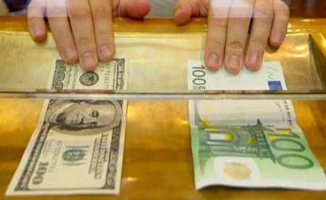 Κάτω από τα 1,26 δολάρια υποχώρησε το ευρώ