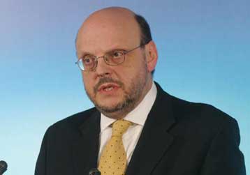 Δεν νομιμοποιούνται οι ημιυπαίθριοι χώροι, λέει η κυβέρνηση