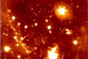 Πομπή από άστρα πλησιάζει επικίνδυνα τη μαύρη τρύπα του Γαλαξία