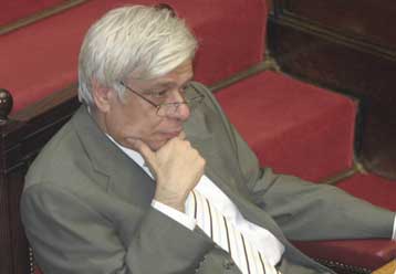 Προσλήψεις 50.000 υπαλλήλων στο Δημόσιο έως τα τέλη του 2005