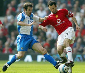 Για ακόμα δύο χρόνια ανανέωσαν τα συμβόλαιά τους στην Μάντσεστερ οι Γκιγκς, Χάουαρντ