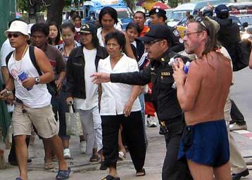 Πανικό σκόρπισαν στη Σουμάτρα της Ινδονησίας φήμες για νέο τσουνάμι