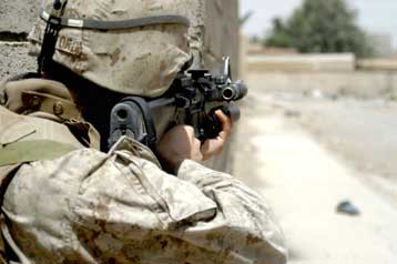 Ο Αλ Ζαρκάουι προειδοποιεί τους σουνίτες να μην αποδεχθούν το νέο Σύνταγμα του Ιράκ