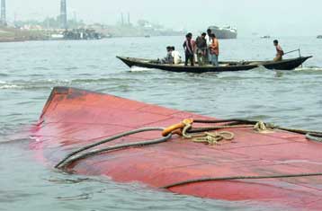Νέα βύθιση πλοίου στο Μπανγκλαντές με τουλάχιστον 150 νεκρούς