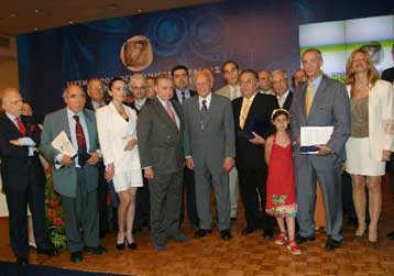 Είκοσι δημοσιογράφοι και δύο οργανισμοί τιμήθηκαν με τα βραβεία του Ιδρύματος Μπότση