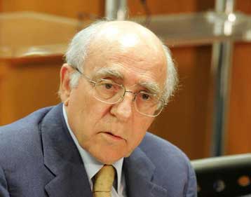 Κατάργηση των ημιυπαίθριων χώρων εξετάζει η κυβέρνηση